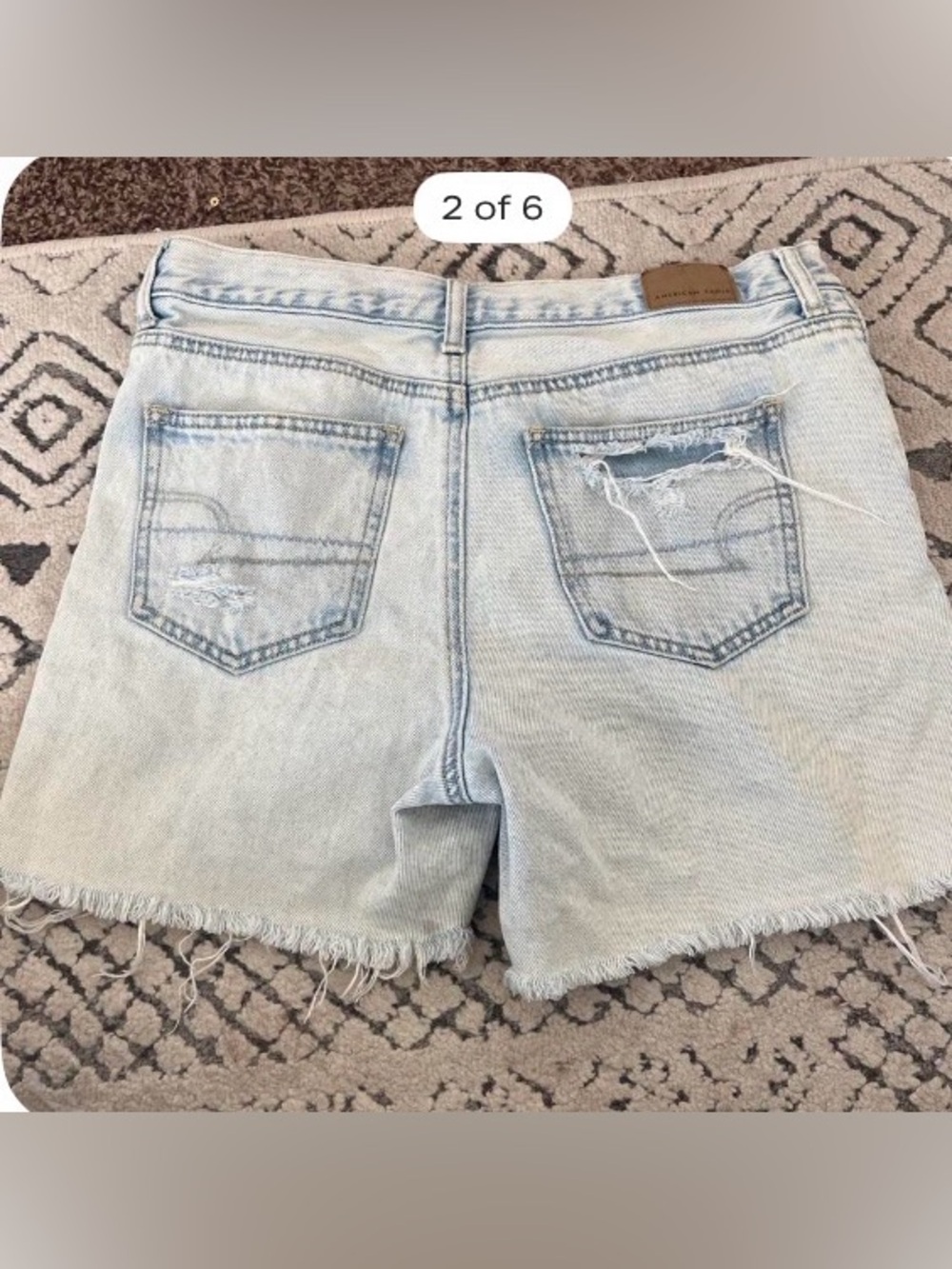 American Eagle light wash mom jean shorts size M - Picture 2 of 9